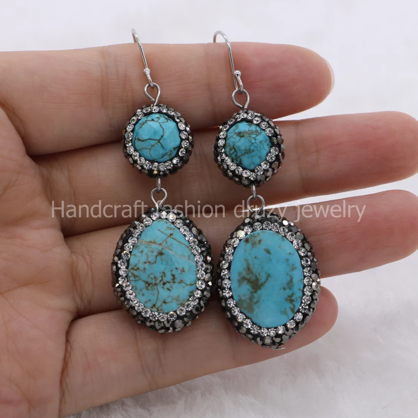 Серьги-подвески из натурального зеленого камня с круглым зеленым камнем