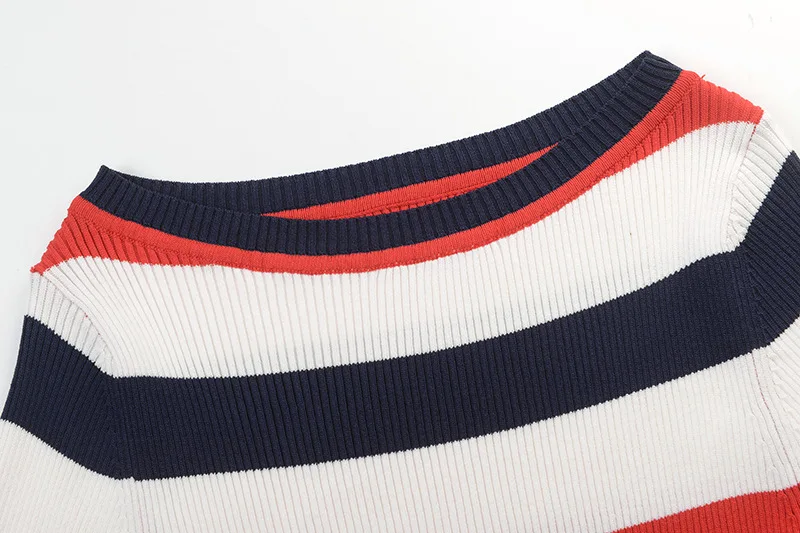 Женская трикотажная футболка в черно-красную и белую полоску Повседневная