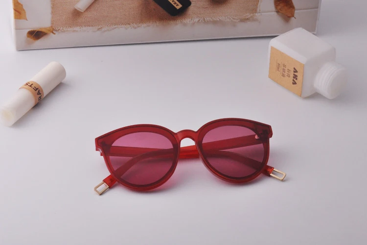 Солнцезащитные очки для мальчиков и девочек UV400 кошачий глаз цветные линзы