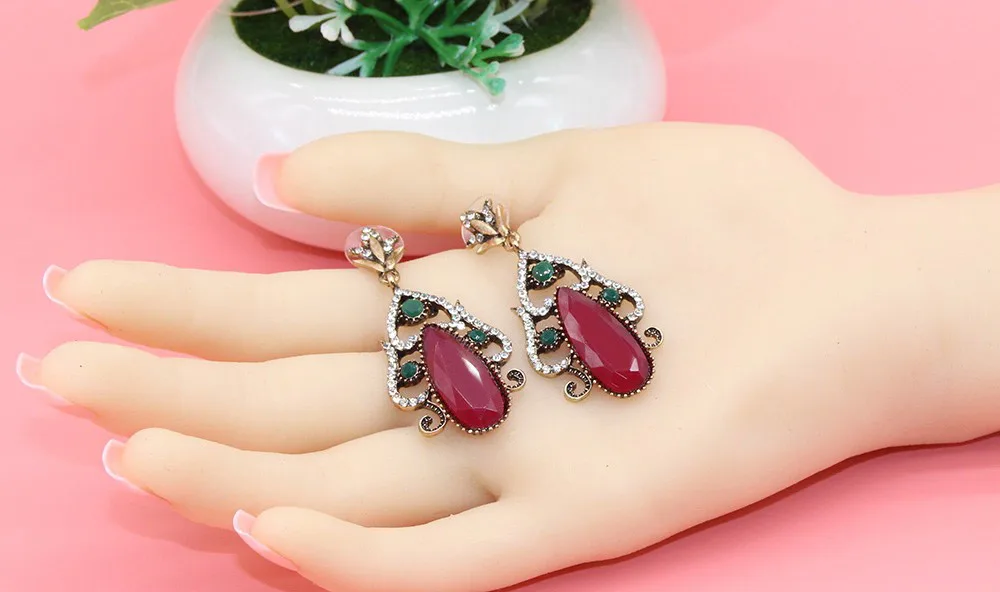 Женские винтажные серьги в цветочек золотистые с кристаллами хорошего качества