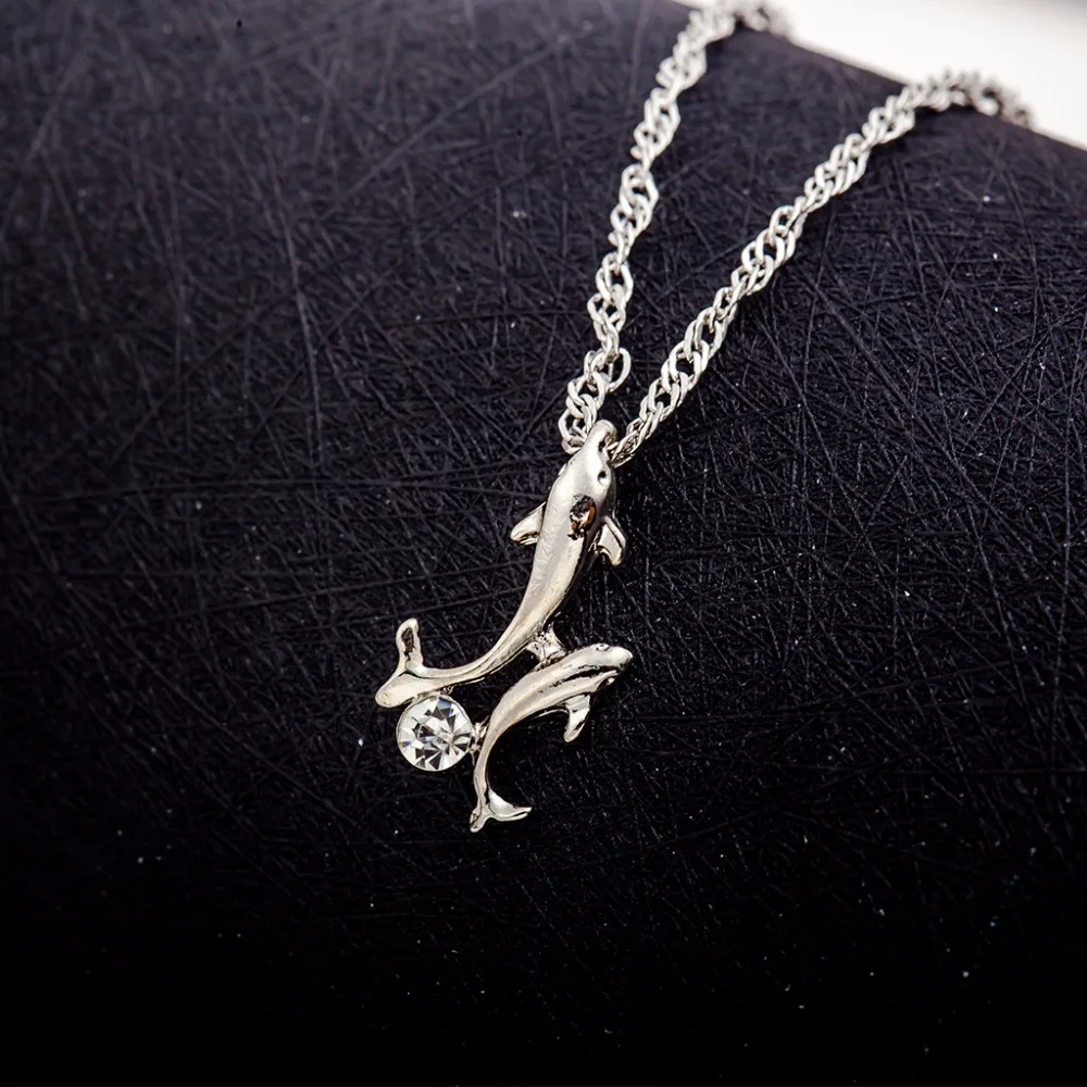 Посеребренное двойное ожерелье с дельфинами Стразы короткая цепочка