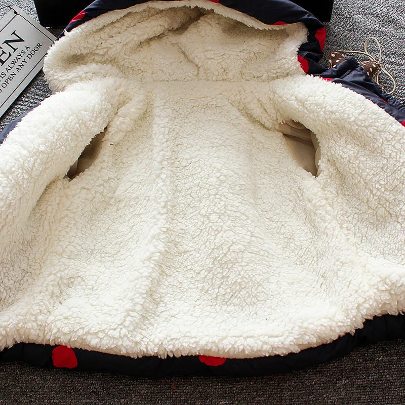 Зимние пальто для маленьких девочек Новая модная плотная одежда с хлопковой