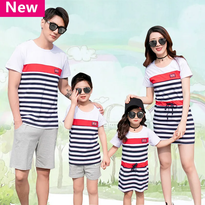 striped Одинаковые комплекты для семьи корейское модное платье в полоску с короткими рукавами для мамы и дочки футболка с короткими рукавами для папы и сына - Цвет: striped