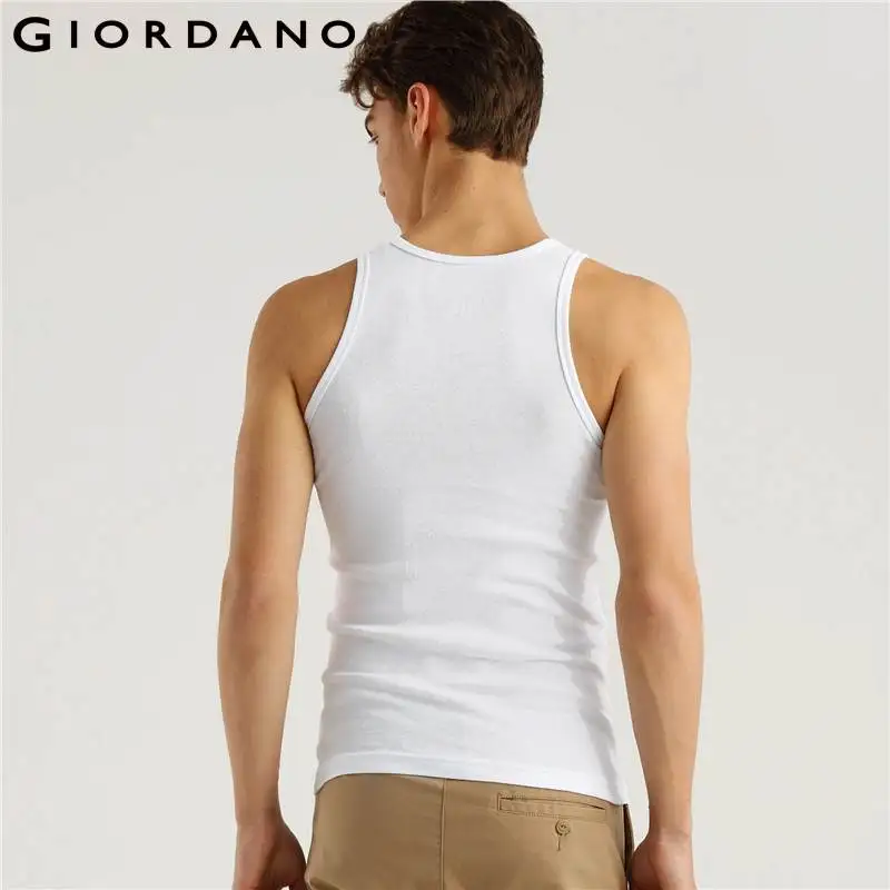 Giordano майка slim fit выполнена из двухсекционного хлопка с U образным вырезом имеется