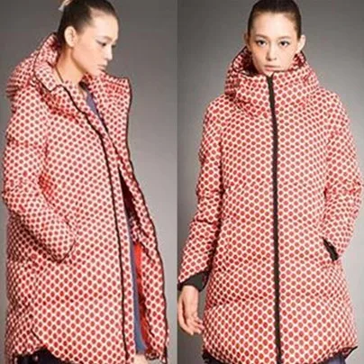 Новая модная женская зимняя теплая пуховая куртка пальто в горошек средней длины