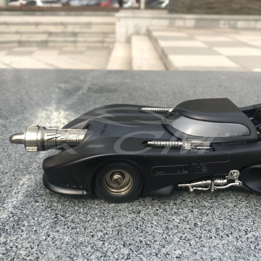 Литая под давлением модель автомобиля 1:18 (черный) + маленький подарок!| |