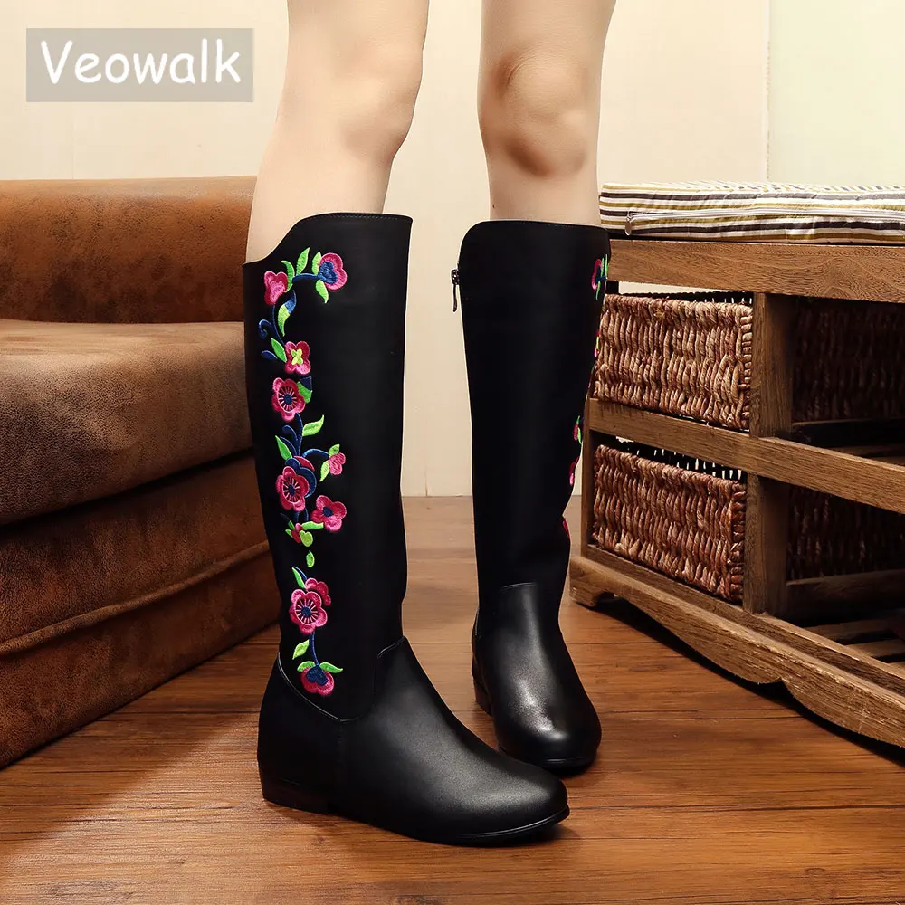 Veowalk/модные зимние женские черные сапоги до середины икры из искусственной кожи с цветочной вышивкой; женская теплая обувь на меху на плоской подошве; zapato mujer