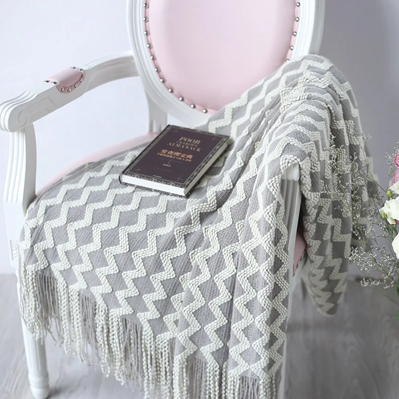 Трикотажное одеяло 120x230 см зигзаг серого желтого черного цвета для дивана