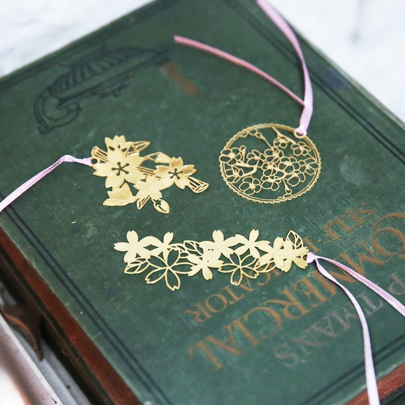 

Vintage Gifts Metal Bookmark Hollow Flower Bookmark Cherry Gold Paper Clips