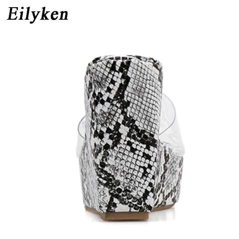 Eilyken/летние женские босоножки на танкетке с открытым носком; Новинка года; Модные прозрачные женские шлепанцы из ПВХ под змеиную кожу для отдыха