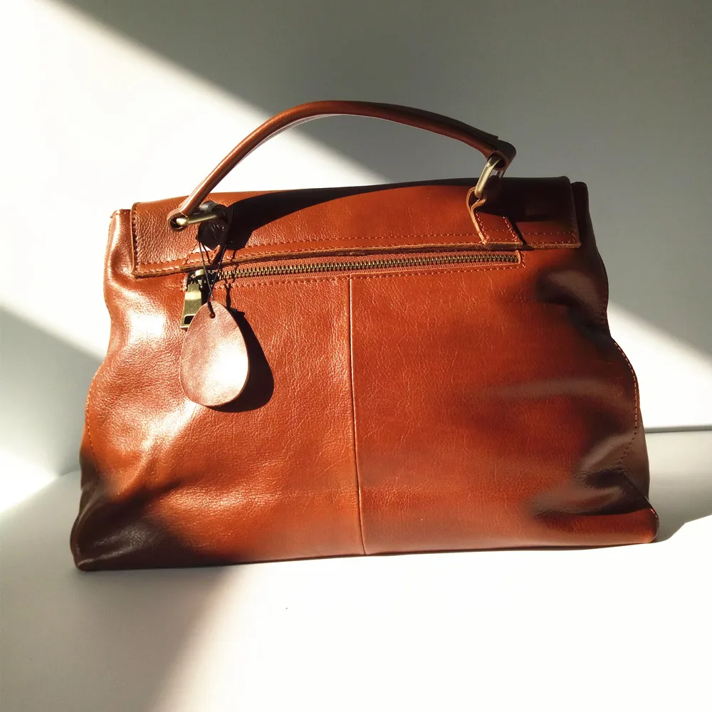 Новинка 2018 женская сумка из натуральной кожи с заклепками на одно плечо коровьей