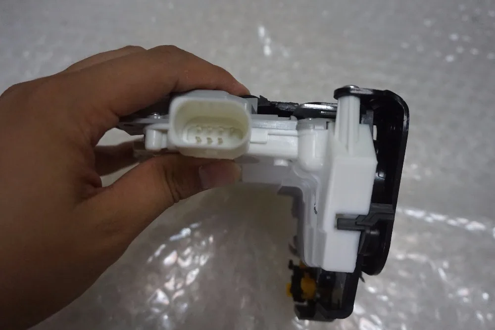 Бесплатная доставка для замка передней правой двери Audi A3/S3 A6/S6 C6 A8/S8 R8 RS3 RS6 8p Seat Exeo 4F1837016.