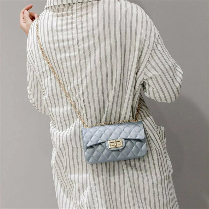 Женская кожаная сумка через плечо черная стеганая с цепочкой Дамские кошельки и