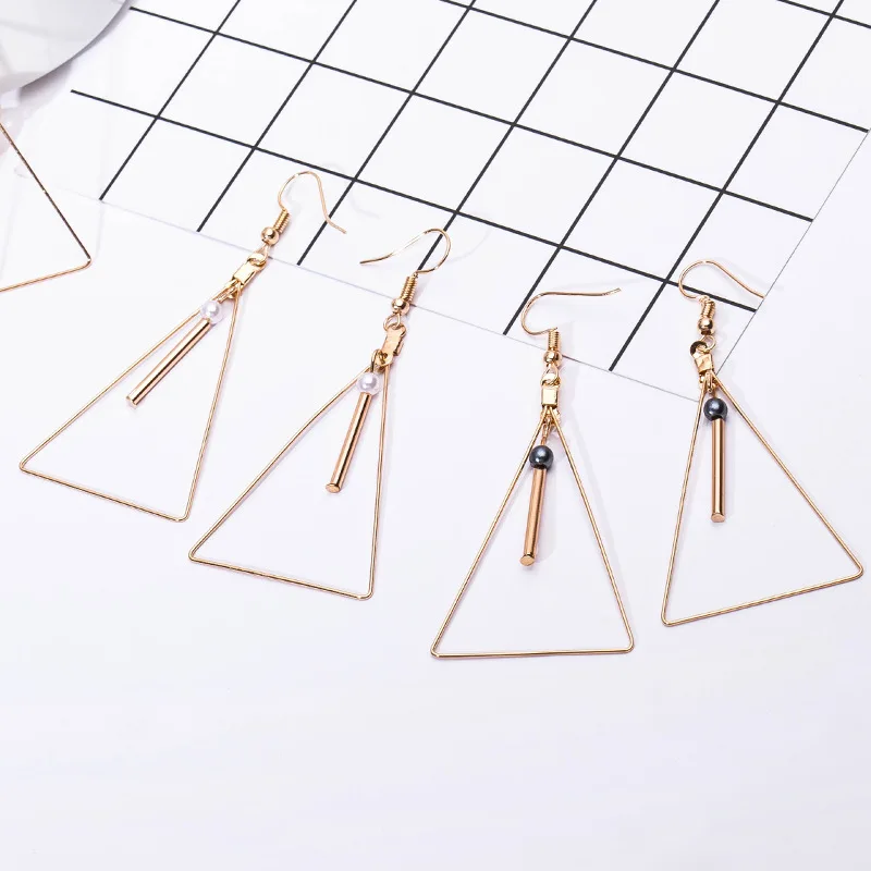 2 вида большие полые треугольные коричневые белые черные бусы и палочка золотые