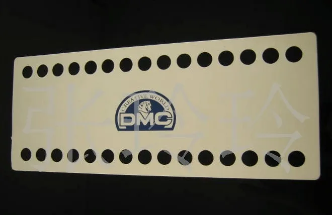 Органайзер для ниток с отверстиями 01-120 30 шт