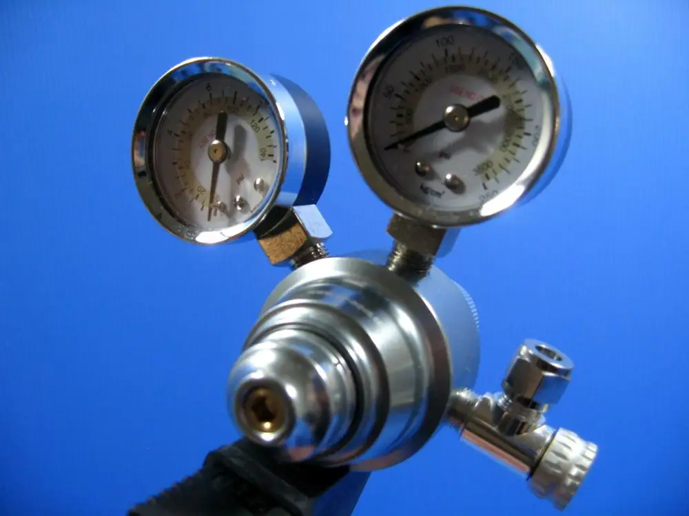 Абсолютно CO2 Регулятор давления с магнитным аквариумный клапан завод CO2 соленоидный регулятор системы Регулируемый двойной голлаж