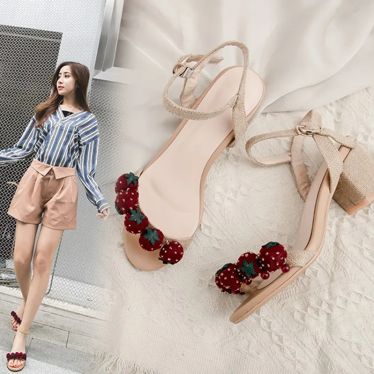 Женские босоножки на низком каблуке 5 см массивном | Обувь