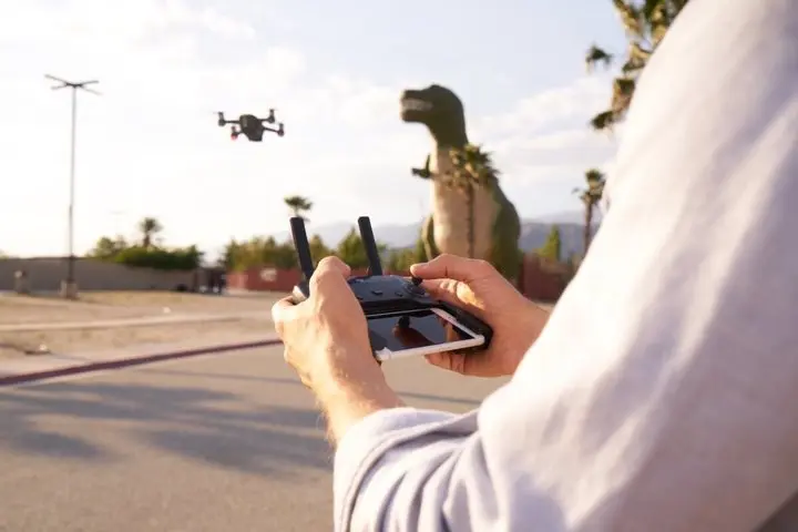 DJI Spark Управление Лер Wi-Fi Remote максимальный размер передаваемого 2 км 5 часов с