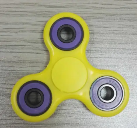 2017 бесплатная доставка новая игрушка непоседа spinner EDC Руки Spinner Непоседа Игрушки с