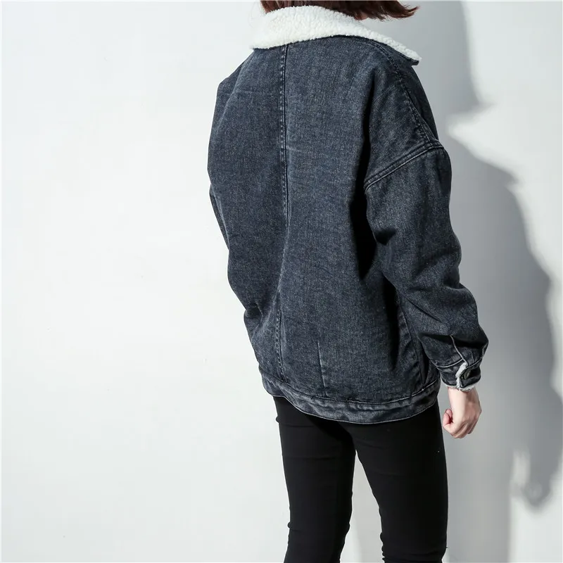 На зимнем меху джинсовый женский жакет-Бомбер куртка синий черные джинсы пальто