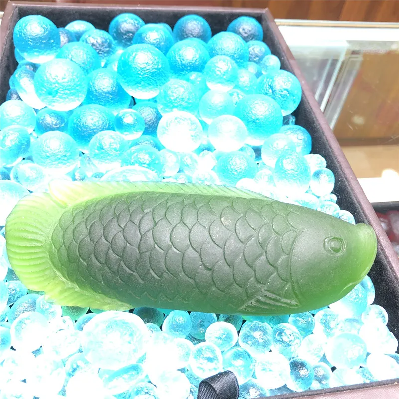 Большой размер зеленый Moldavite Чешский Arowana ручная резка рыба метеорит