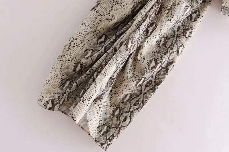 2019 Vintage V-neck snake print kimono wrinkled draped loose bat sleeve bohemian beach medium long Vestido |