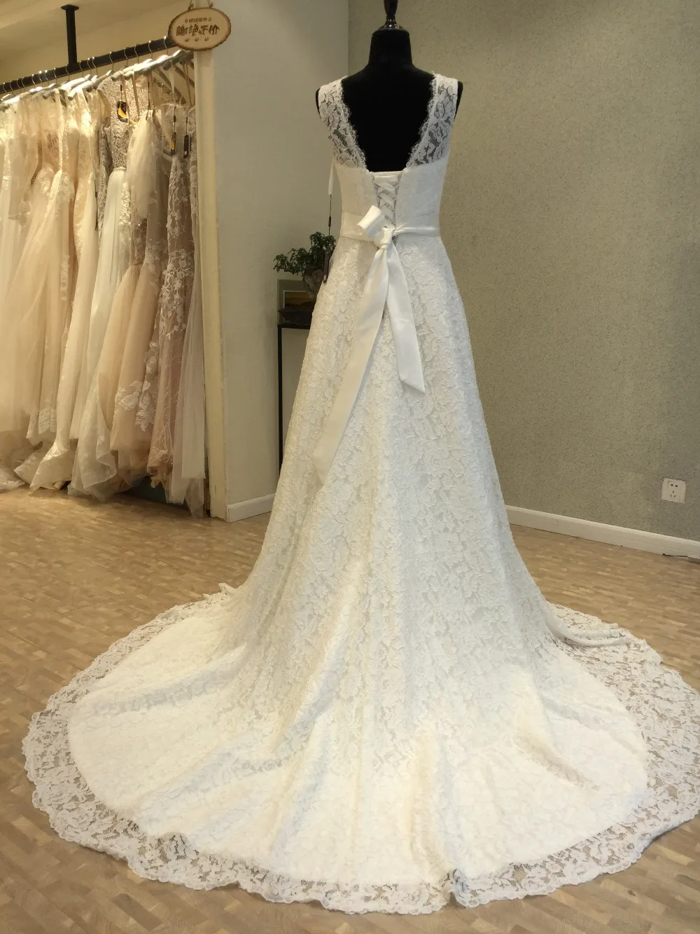 

New Style Long Wedding Dress 2020 O-Neck Sleeveless Floor Length Beaded Lace Bridal Gowns Vestido de noiva longo