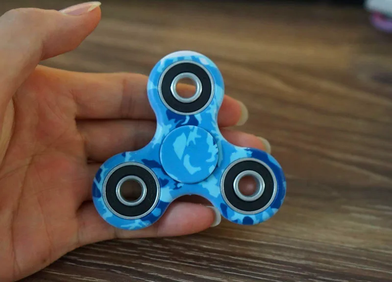 Распродажа Спиннер ручной Спиннер снятие стресса Tri-Spinner Спиннер ручной Спиннер камуфляж многоцветный EDC фокус Игрушки B0507