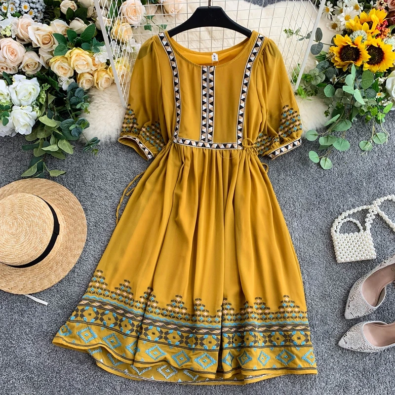 Женское шифоновое платье в этническом стиле с вышивкой и коротким рукавом