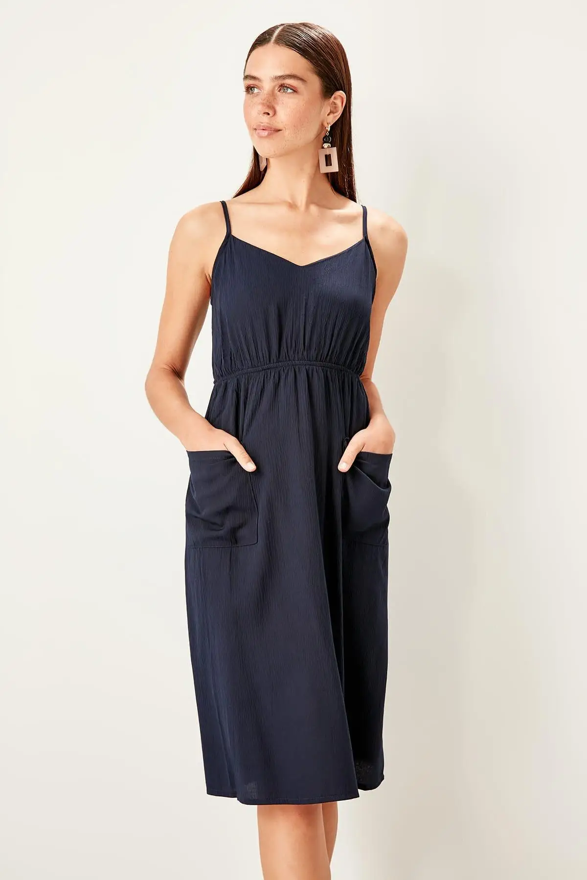 Trendyol синее платье с глубоким вырезом TWOSS19AP0283|Женские платья| |