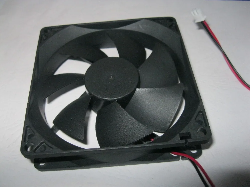 Бесщеточный вентилятор охлаждения постоянного тока 7 лопастей 9025S 12 В 90x90x25 мм 1 шт.