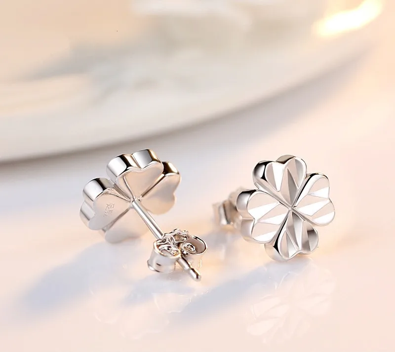 Темпераментные серебряные серьги женские простые четырехлистные клеверные с
