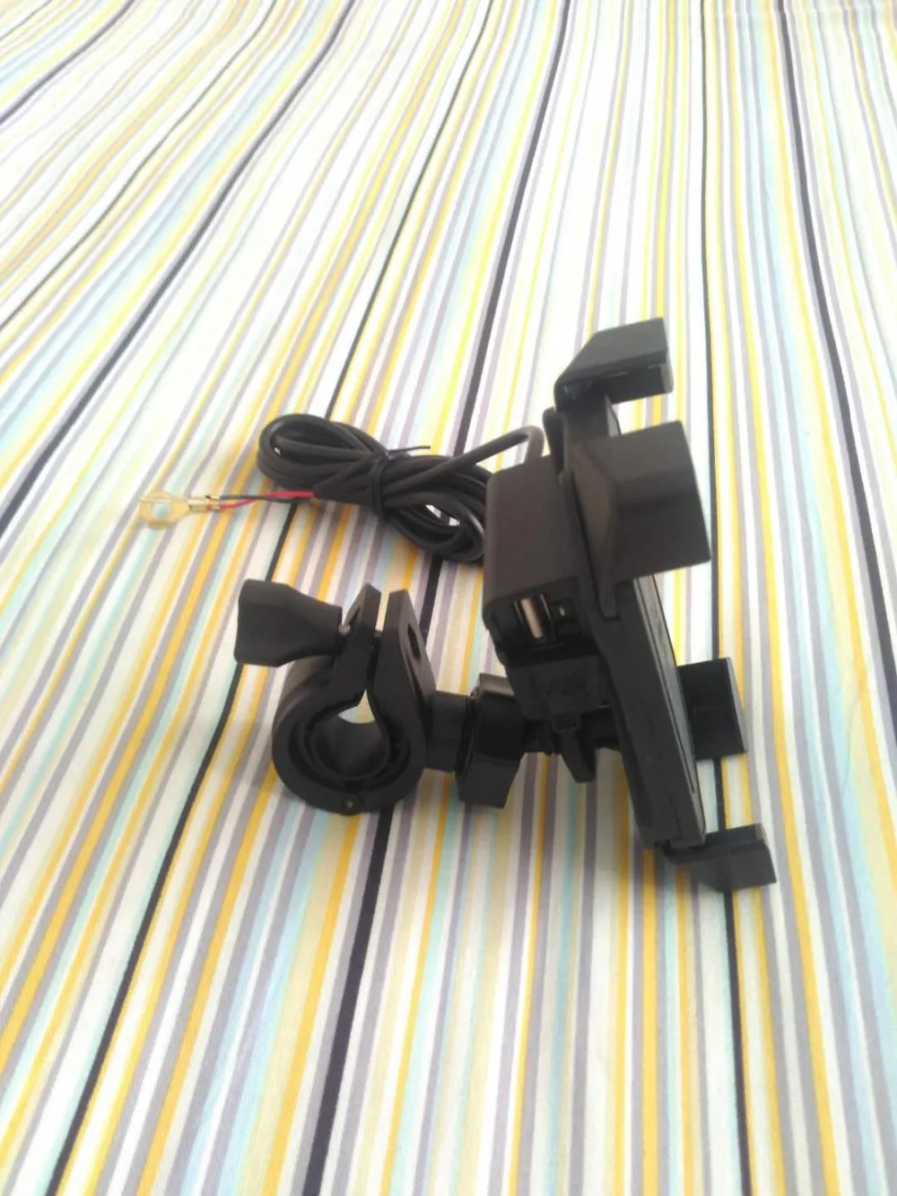 Держатель для телефона мотоцикла зарядка через USB крепление на руль или зеркало