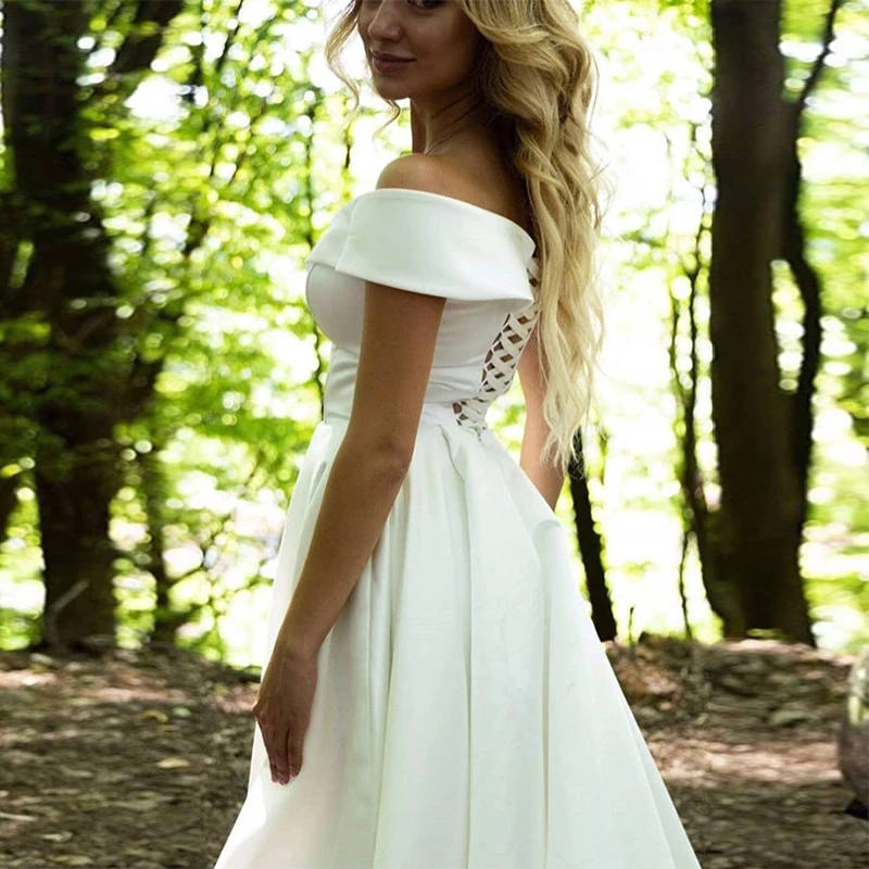 Винтажное свадебное платье с открытыми плечами белое цвета слоновой кости