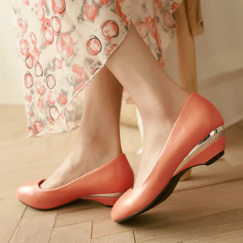 Повседневные женские туфли-лодочки ботинки на танкетке каблуке средней высоты