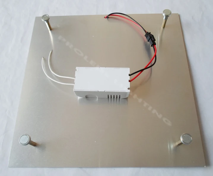 Светодиодный потолочный светильник с поверхностным креплением 20 Вт 15 х15 см 220 В 230