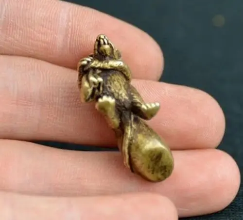 

Beautiful archaize brass mouse Small pendant