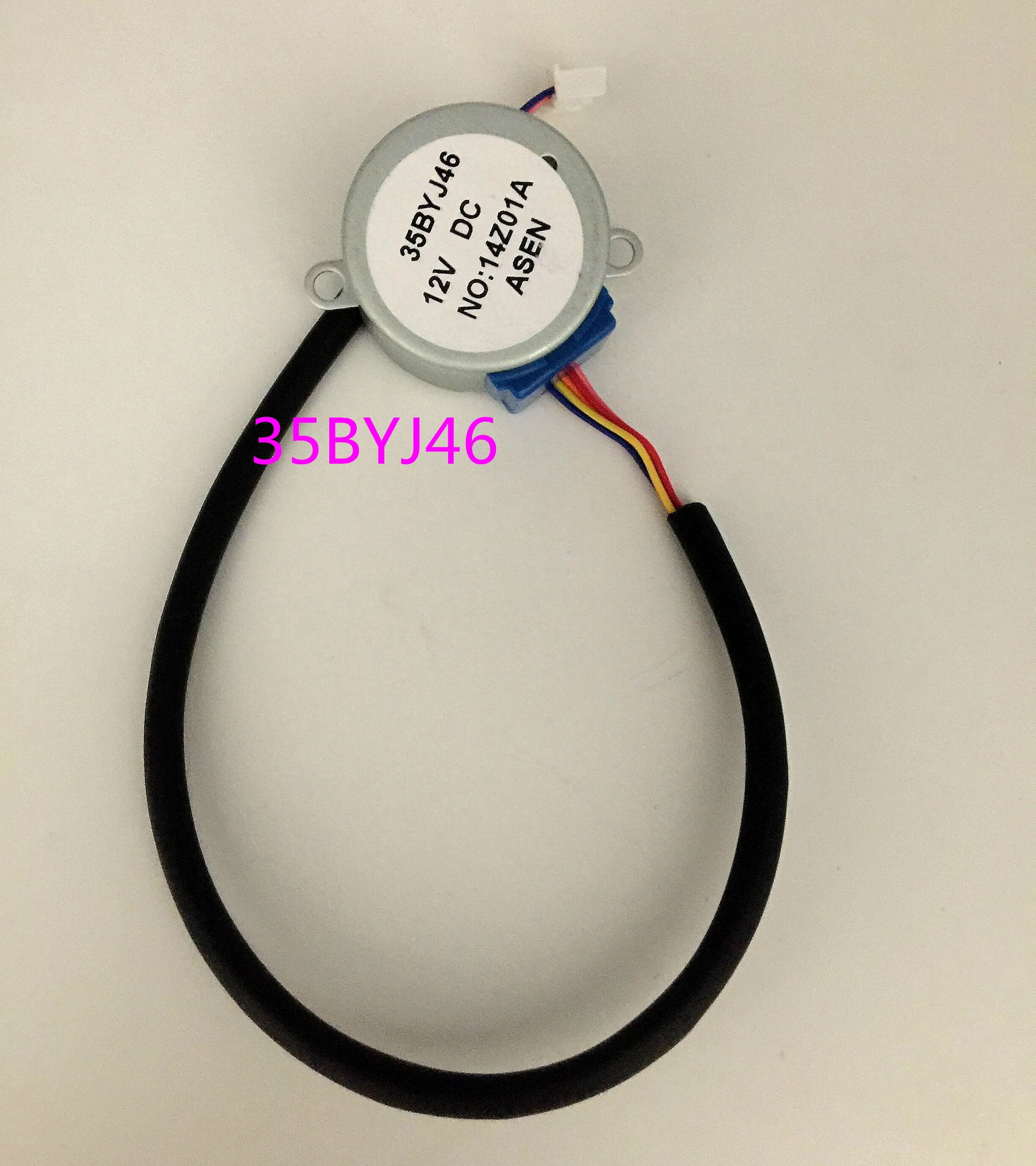4 фазный 5 проводной редукторный двигатель 35BYJ46 12V + шаговый XH leadwire. Используется