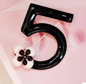 5 Broches Модная брошь Camellia CC для женщин, брендовые ювелирные изделия, брошь в форме 5 цифр, брошь Channel, брошь с отворотом, заколки на воротник, брошь CY021 - Окраска металла: 5 Broches