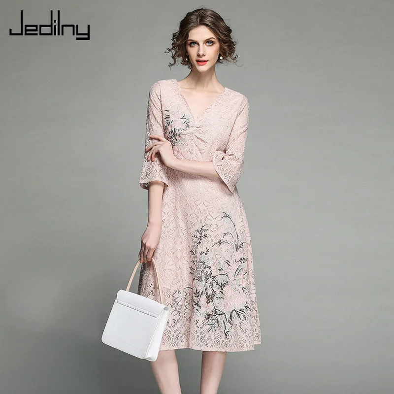 Повседневное для женщин кружево платье с вышивкой 2019 Летняя мода Глубокий V