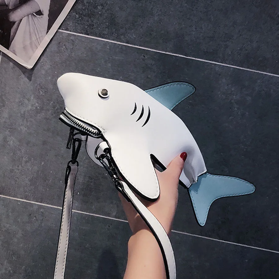 Женская наплечная сумка Funny Shark мультяшная мессенджер с цепочкой Дамская милая