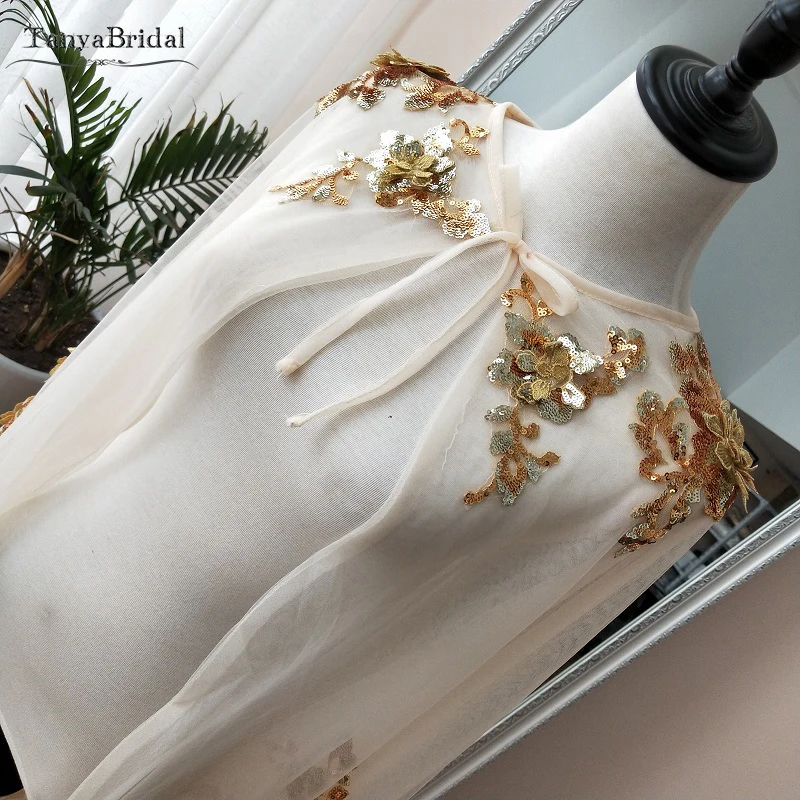 Свадебная накидка цвета шампанского золотого с объемными цветами блестящая