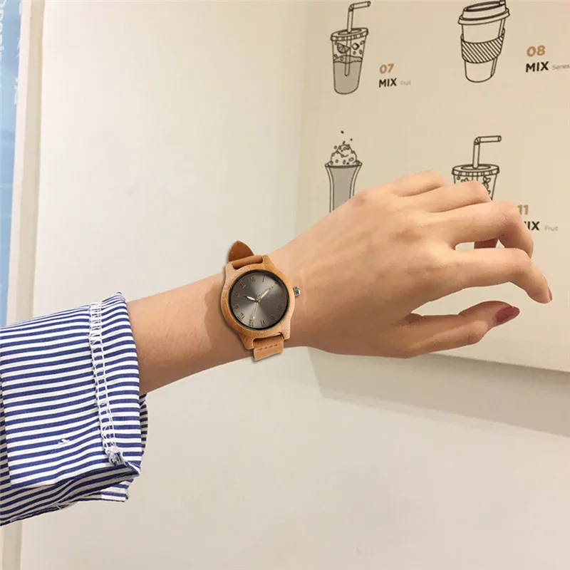 Женские кварцевые часы с римскими цифрами элегантные из натурального бамбука