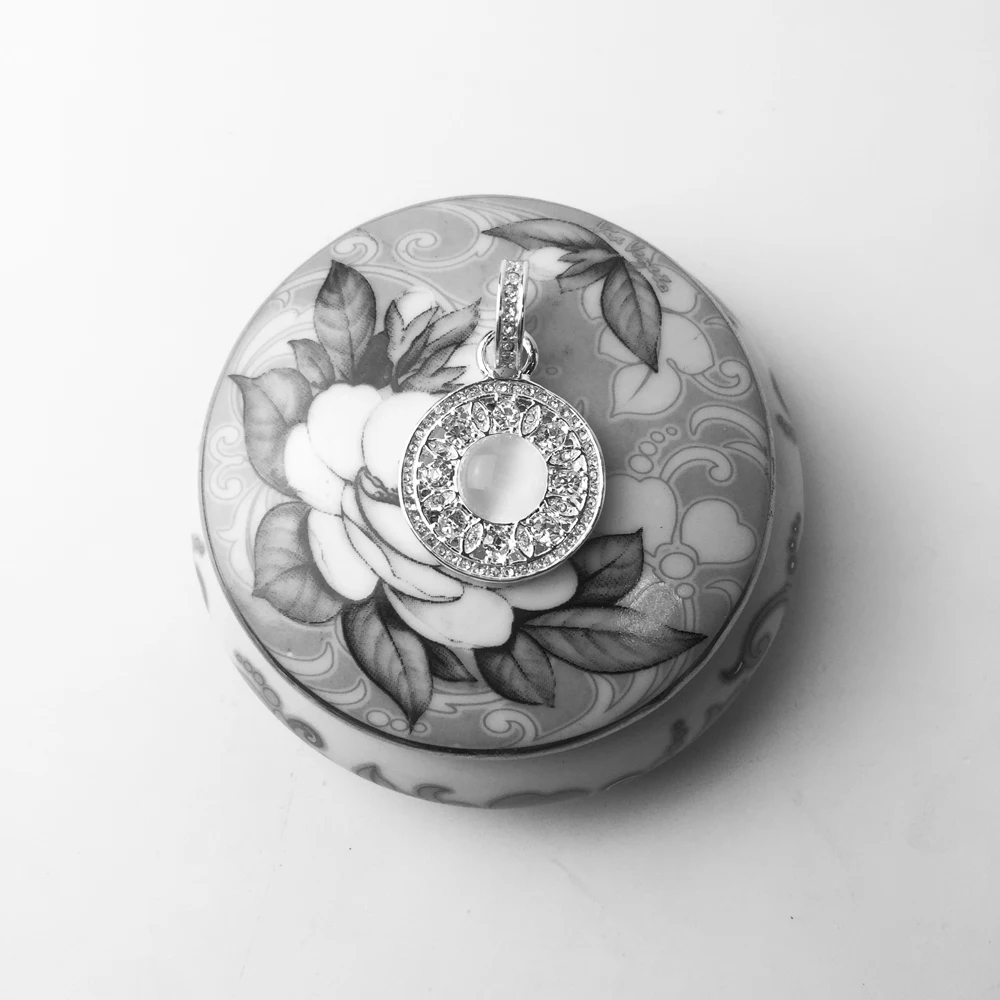 Подвеска-диск с опаловым орнаментом модное ювелирное изделие из стерлингового