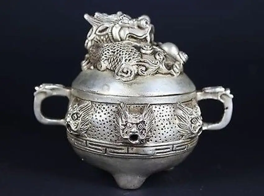 

The adornment of the ancient Chinese dragon old copper incense burner by hand
