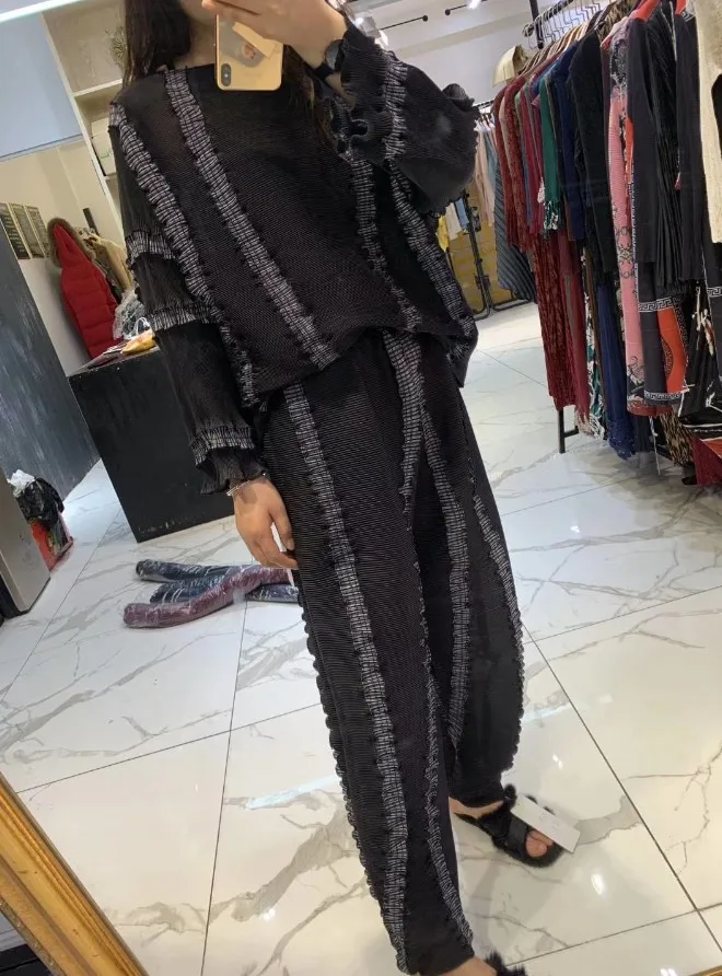 

Miyake suit fold batwing sleeve T-shirt + nine points wide-legged pants appliques two-piece outfit IN STOCK