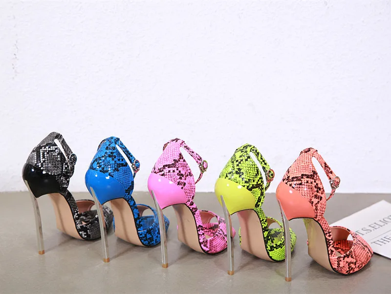 Сандалии женские с открытым носком босоножки гладиаторы со змеиным принтом на