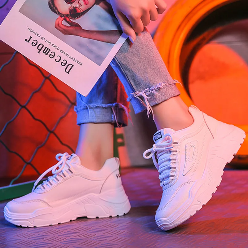 Модные кроссовки женская обувь на платформе коллекция 2019 года Вулканизированная