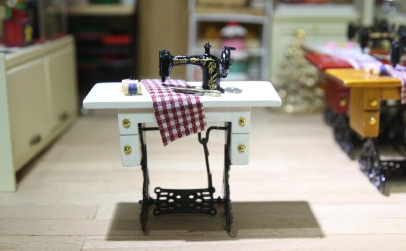 G10-X006 children baby gift Toy 1:12 Dollhouse mini Furniture Miniature rement accessories Lace sewing machine 1pcs | Игрушки и хобби