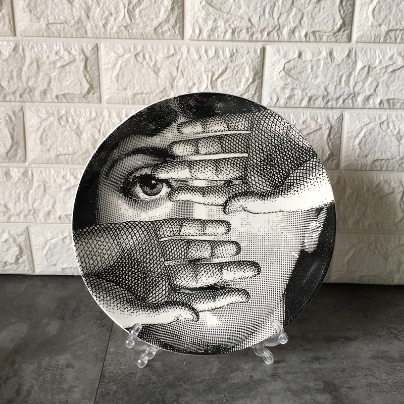 Декоративная тарелка Fornasetti тарелки с держателем декоративные керамические Hogar
